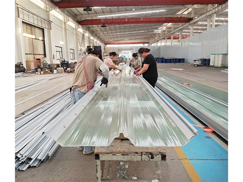 双层波形树脂采光瓦：创新设计率领行业潮流